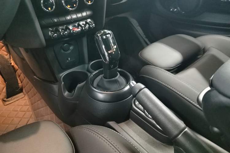 Used MINI 2023 Updated 1.5T COOPER Artist Gear Lever