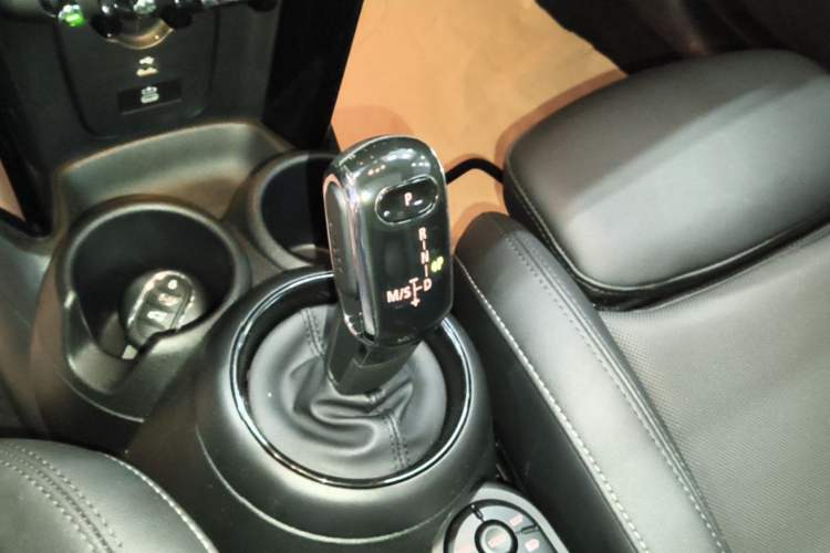 Used MINI 2023 1.5T COOPER Artist Gear Lever