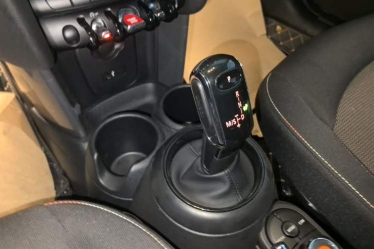 Used MINI 2023 1.5T ONE Gear Lever