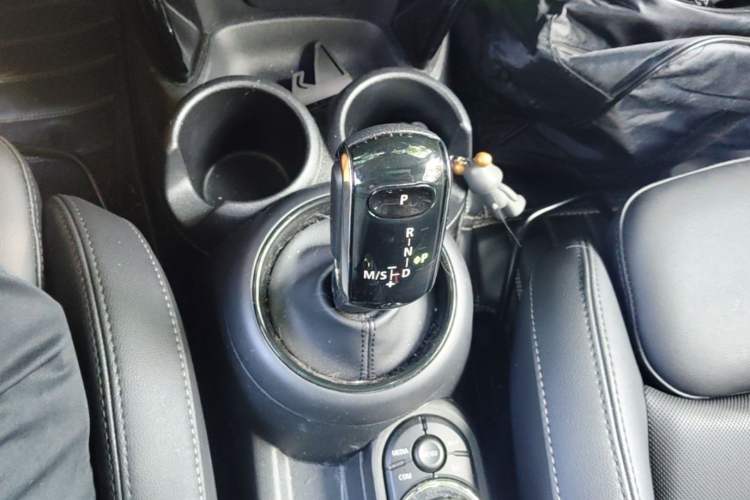 Used MINI 2023 1.5T COOPER Artist Five-Door Edition Gear Lever