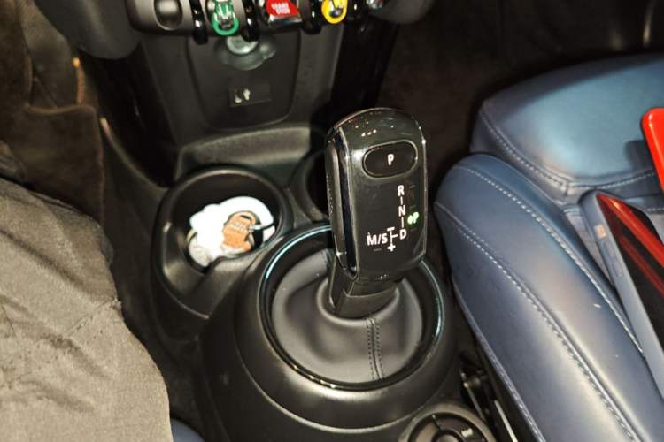 Used MINI 2023 1.5T COOPER Artist Five-Door Edition Gear Lever