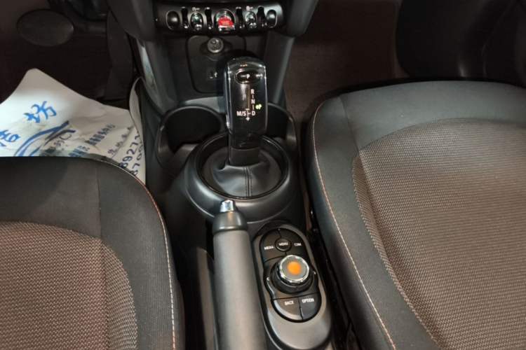 Used MINI 2023 1.5T ONE Five-Door Edition Gear Lever