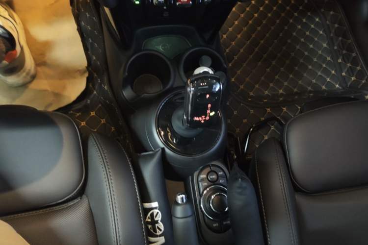Used MINI 2023 1.5T COOPER Artist Gear Lever