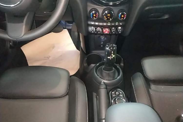 Used MINI 2023 1.5T COOPER Artist Five-Door Edition Gear Lever