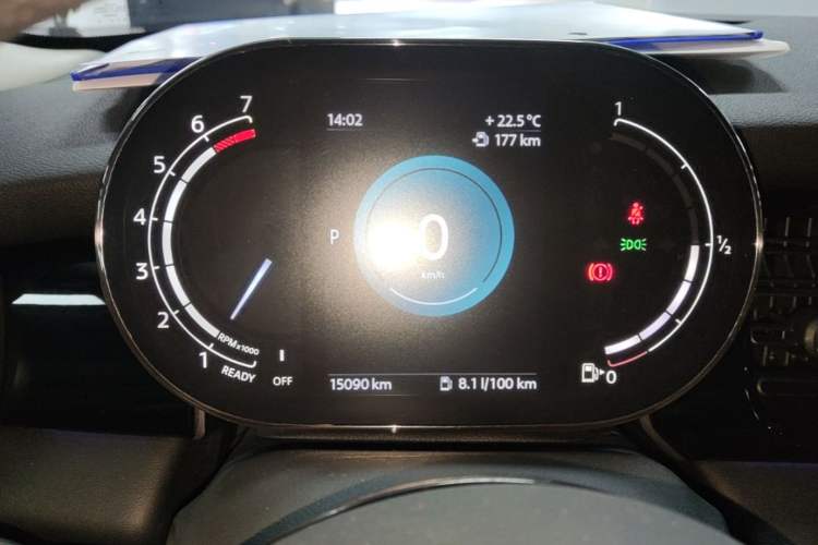 Used MINI 2023 Updated 1.5T COOPER Artist Five-Door Edition Instrument Cluster