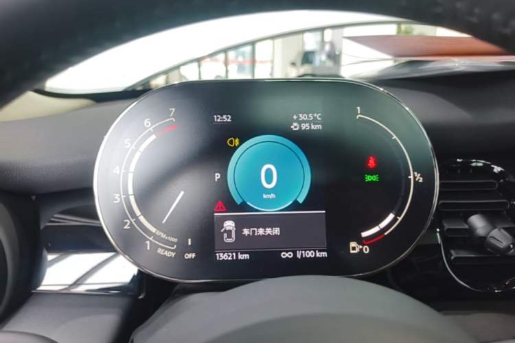 Used MINI 2023 Updated 1.5T COOPER Artist Five-Door Edition Instrument Cluster