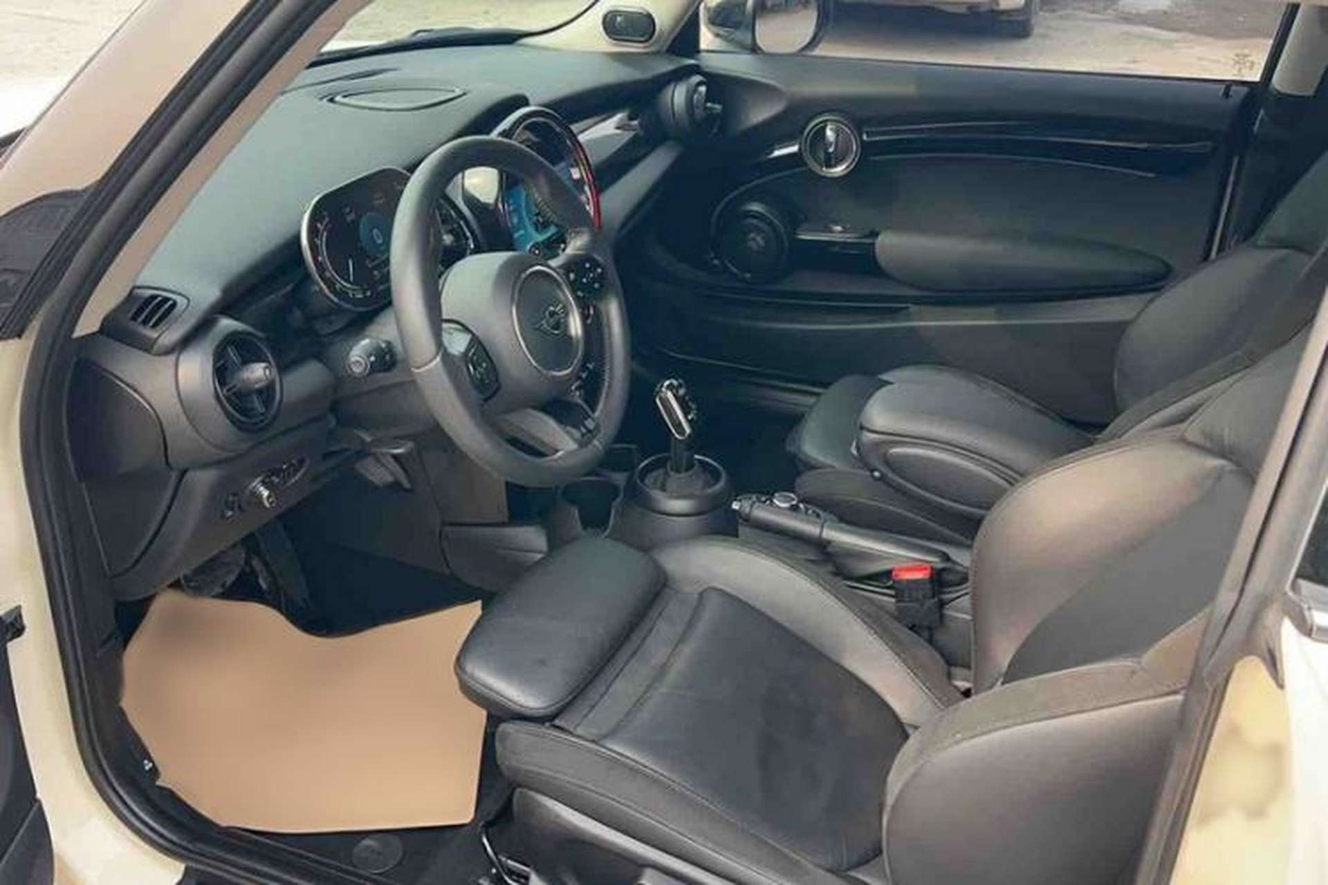 Used MINI 2023 2.0T COOPER S Artist Interior 1