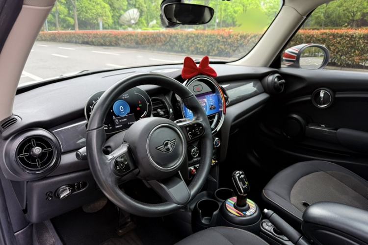 Used MINI 2023 1.5T ONE Interior 1
