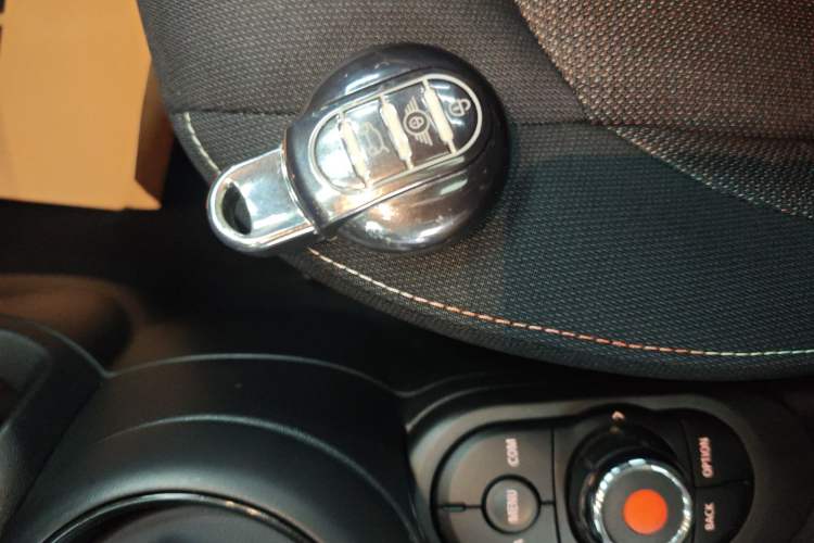 Used MINI 2023 1.5T ONE Five-Door Edition Interior 1