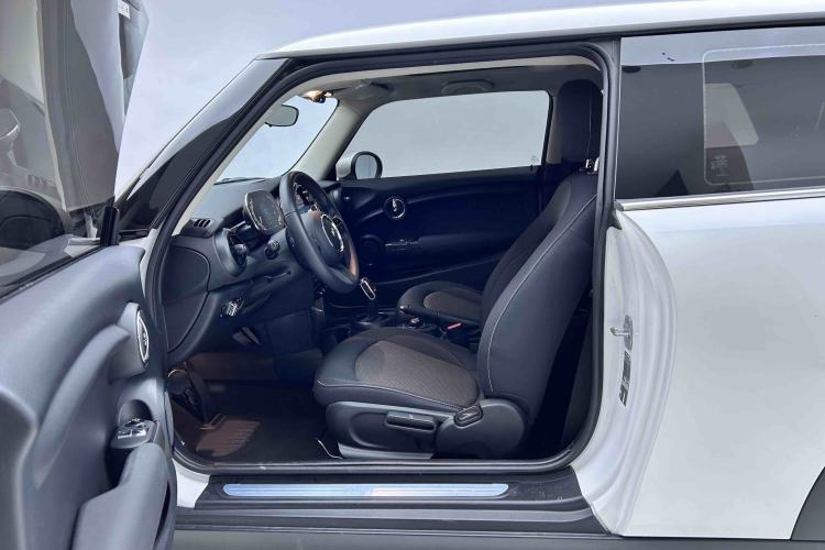 Used MINI 2023 1.5T ONE Interior 1