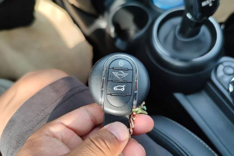 Used MINI 2023 Updated 1.5T COOPER Artist Interior 1