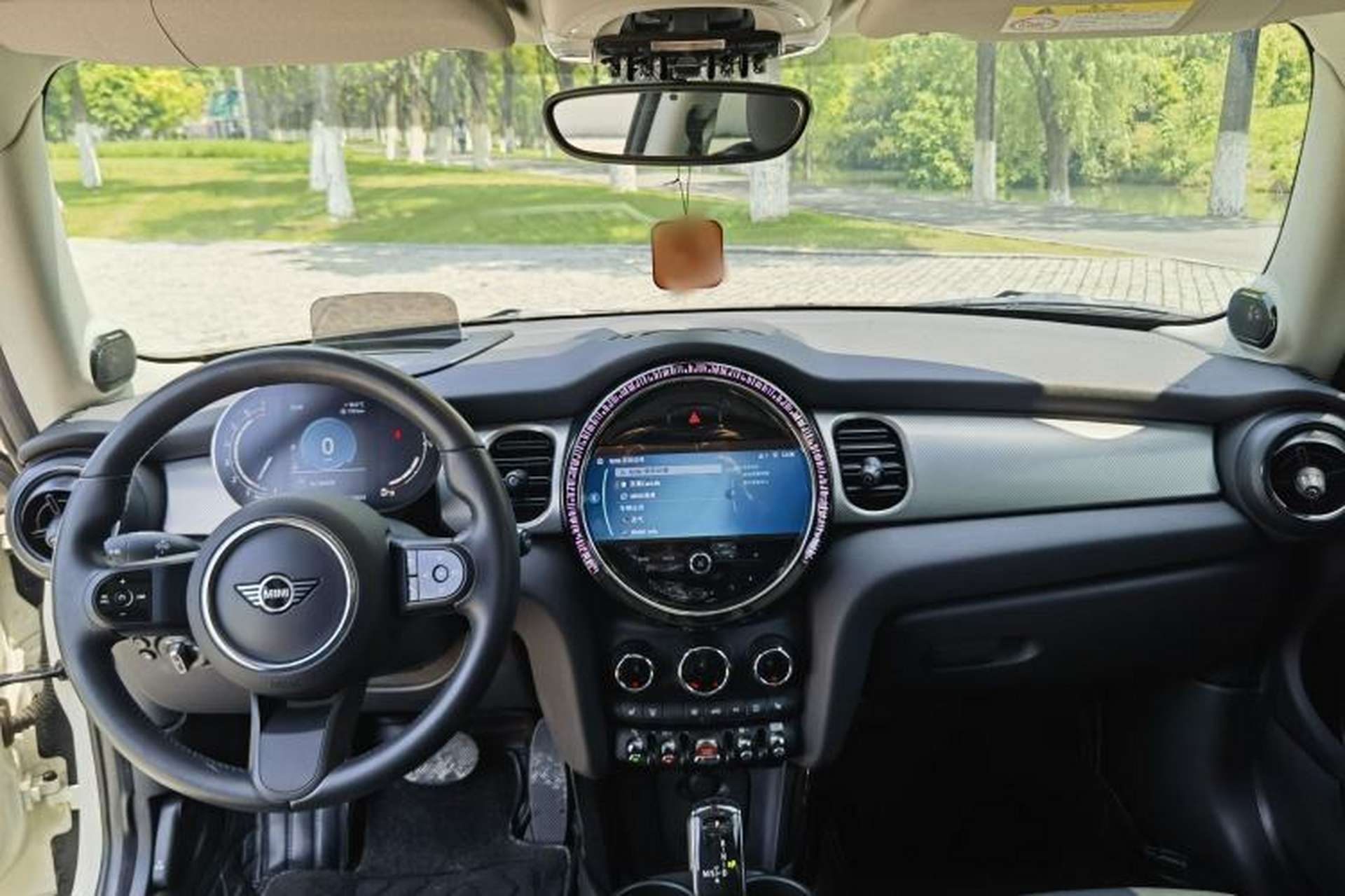 Used MINI 2023 1.5T COOPER Artist Interior 1
