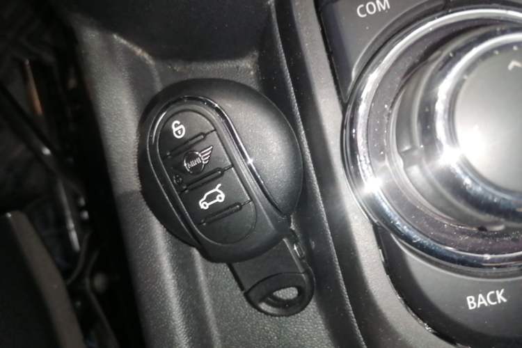 Used MINI 2023 1.5T COOPER Artist Interior 1