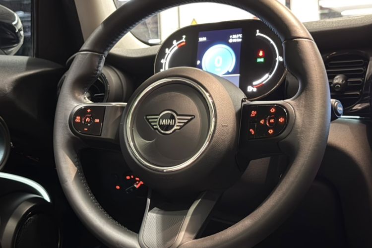 Used MINI 2023 1.5T COOPER Artist Five-Door Edition Interior 11