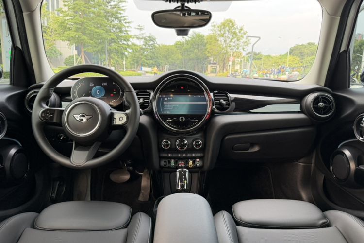 Used MINI 2023 1.5T COOPER Artist Five-Door Edition Interior 13