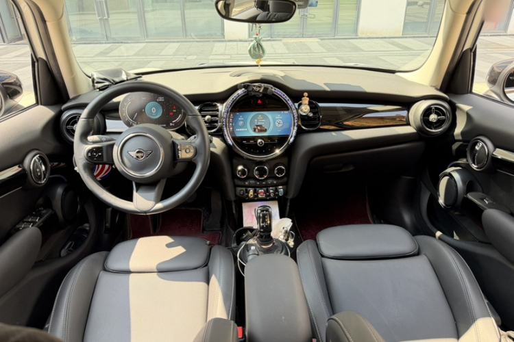 Used MINI 2023 Updated 1.5T COOPER Artist Five-Door Edition Interior 2
