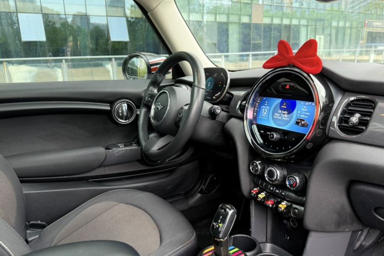 Used MINI 2023 1.5T ONE Interior 2