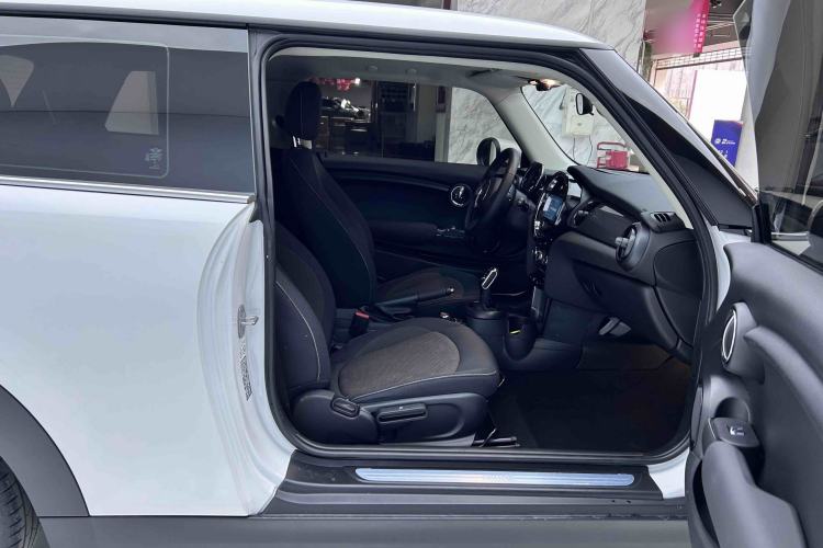 Used MINI 2023 1.5T ONE Interior 2