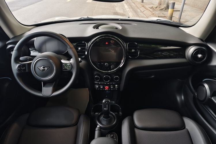 Used MINI 2023 Updated 1.5T COOPER Artist Interior 2