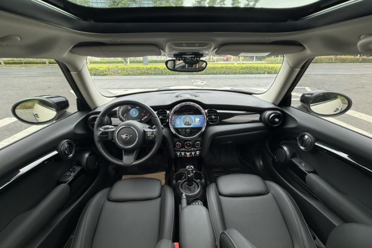 Used MINI 2023 1.5T COOPER Artist Interior 2