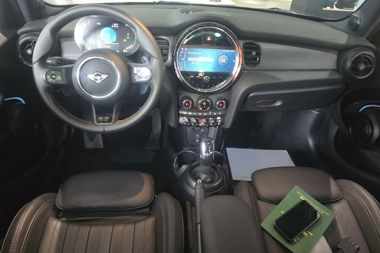 Used MINI 2023 Facelift 2.0T COOPER S Artist Five-Door Edition Interior 2