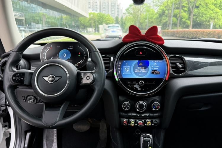 Used MINI 2023 1.5T ONE Interior 3