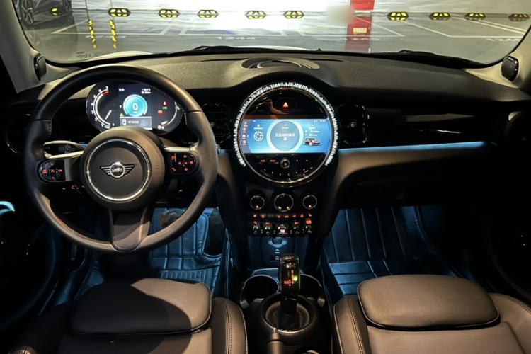 Used MINI 2023 Updated 1.5T COOPER Artist Five-Door Edition Interior 4