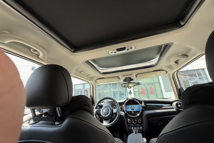 Used MINI 2023 Updated 1.5T COOPER Artist Five-Door Edition Interior 4