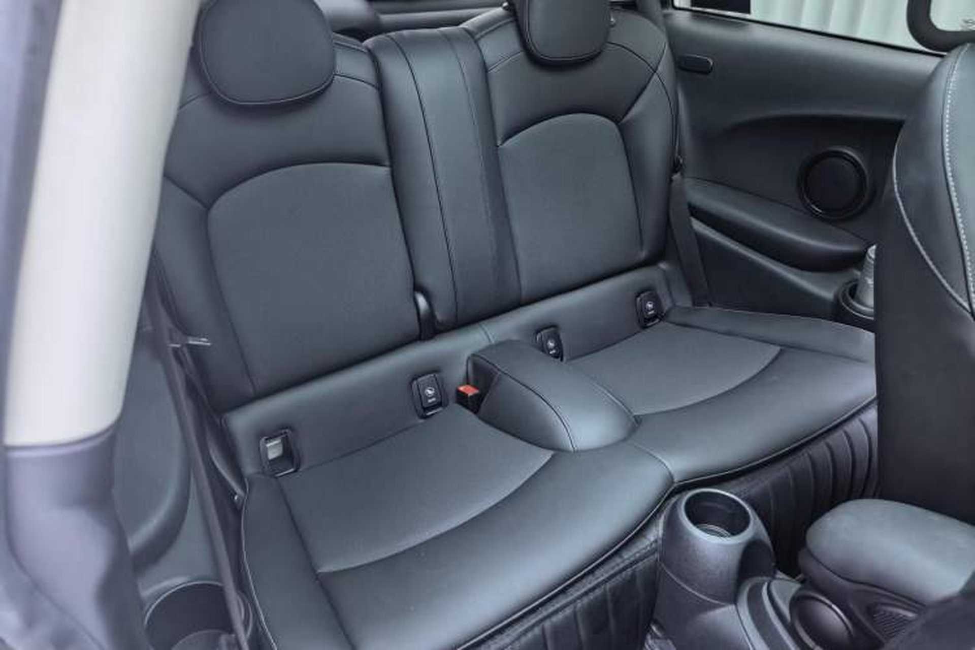 Used MINI 2023 1.5T COOPER Artist Interior 4