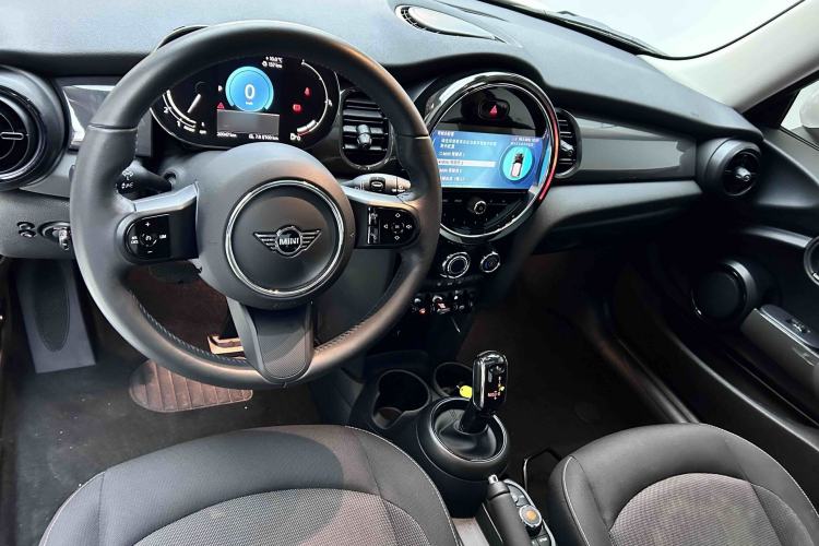Used MINI 2023 1.5T ONE Interior 4