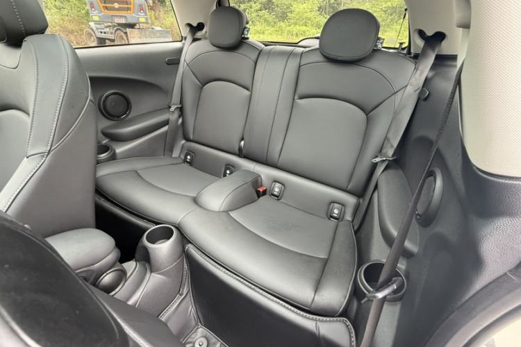 Used MINI 2023 1.5T COOPER Artist Interior 4