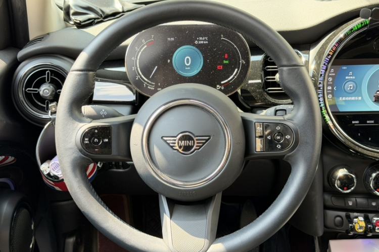 Used MINI 2023 Updated 1.5T COOPER Artist Five-Door Edition Interior 5