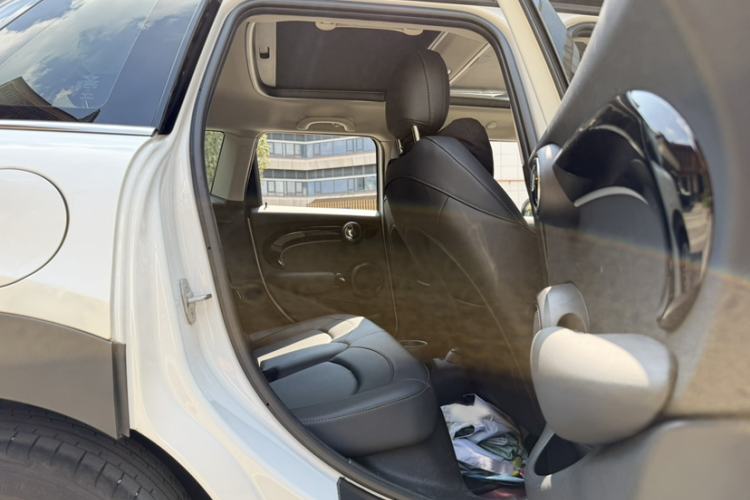 Used MINI 2023 Updated 1.5T COOPER Artist Five-Door Edition Interior 6