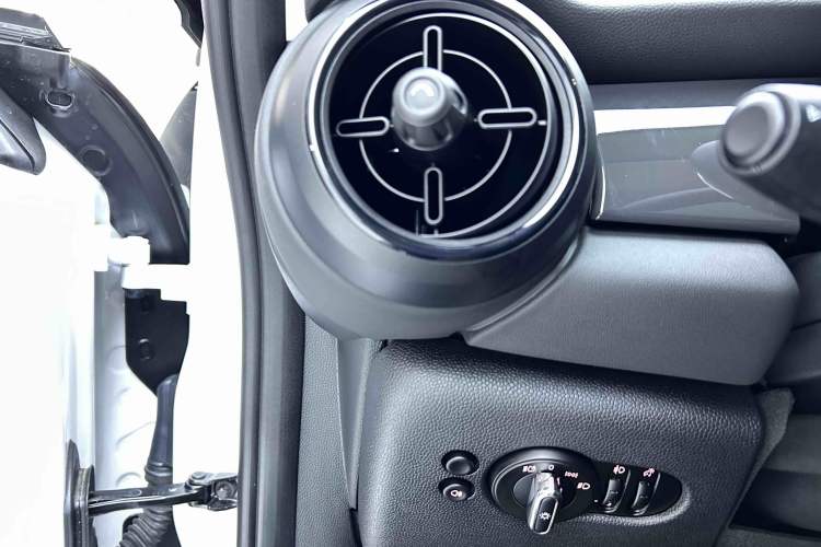 Used MINI 2023 1.5T ONE Interior 6