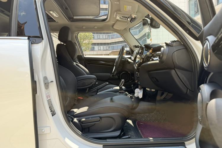 Used MINI 2023 Updated 1.5T COOPER Artist Five-Door Edition Interior 7
