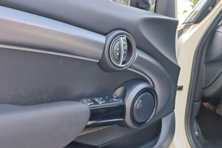 Used MINI 2023 1.5T COOPER Artist Five-Door Edition Interior 9