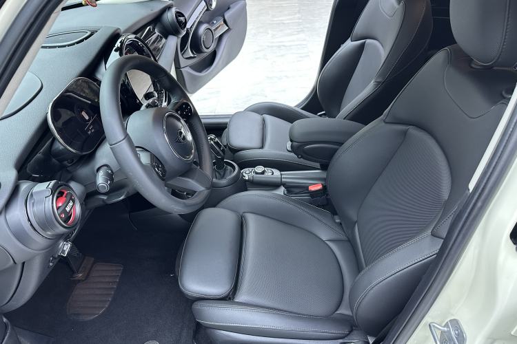 Used MINI 2023 Updated 1.5T COOPER Artist Five-Door Edition Left Front Seat