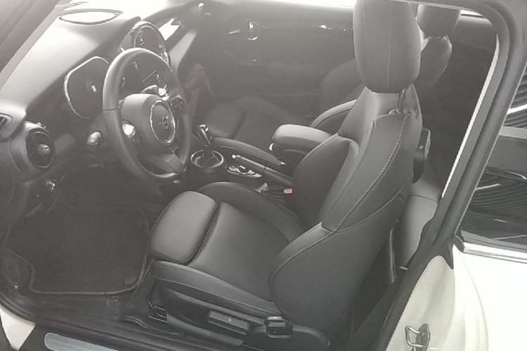 Used MINI 2023 1.5T COOPER Artist Left Front Seat