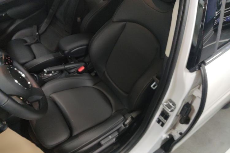 Used MINI 2023 Updated 1.5T COOPER Artist Five-Door Edition Left Front Seat