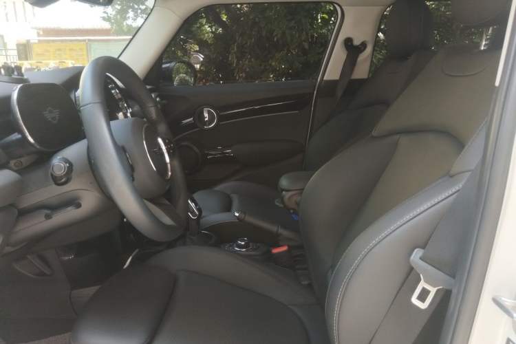 Used MINI 2023 Updated 1.5T COOPER Artist Five-Door Edition Left Front Seat