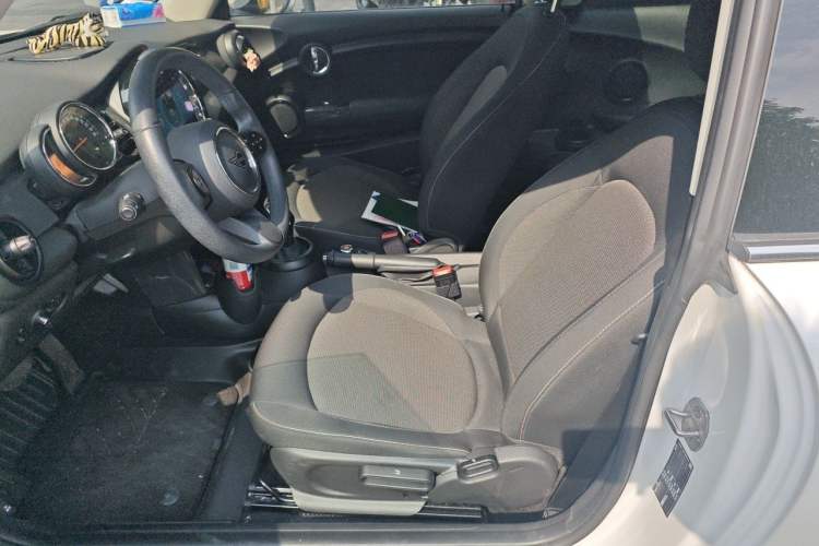 Used MINI 2023 1.5T ONE Left Front Seat