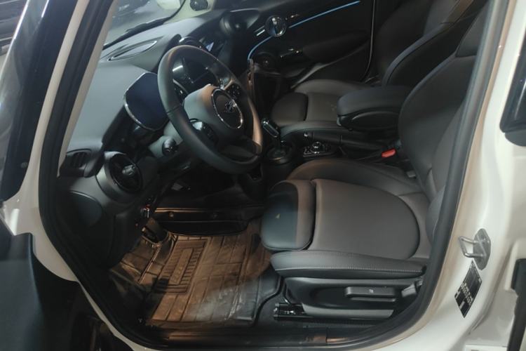 Used MINI 2023 Updated 1.5T COOPER Artist Five-Door Edition Left Front Seat