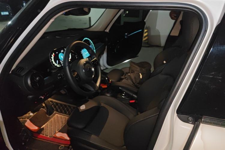 Used MINI 2023 Updated 1.5T COOPER Artist Five-Door Edition Left Front Seat
