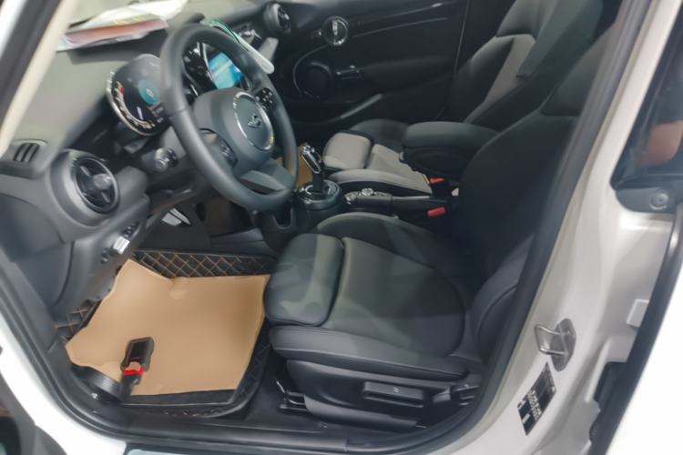 Used MINI 2023 Updated 1.5T COOPER Artist Five-Door Edition Left Front Seat