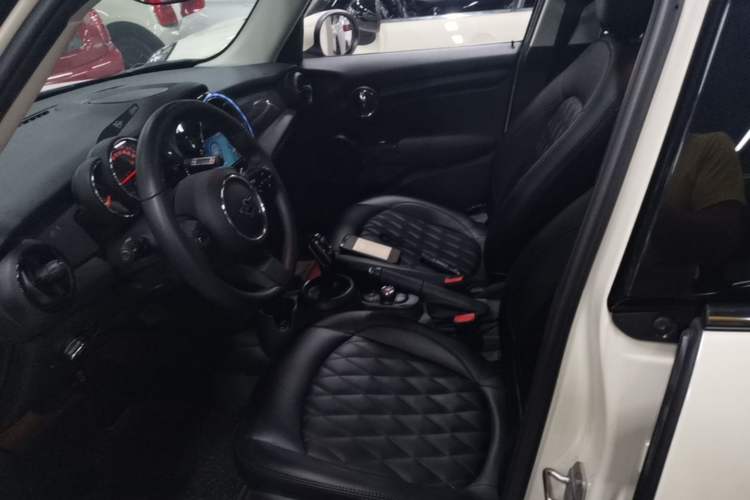 Used MINI 2023 1.5T ONE Five-Door Edition Left Front Seat