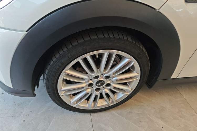 Used MINI 2023 Updated 1.5T COOPER Artist Five-Door Edition Left Front Wheel Hub