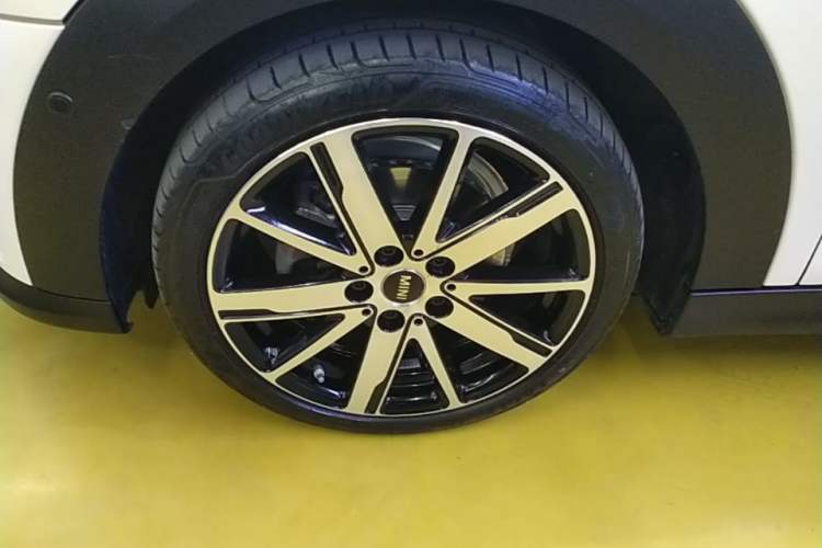 Used MINI 2023 1.5T COOPER Artist Five-Door Edition Left Front Wheel Hub
