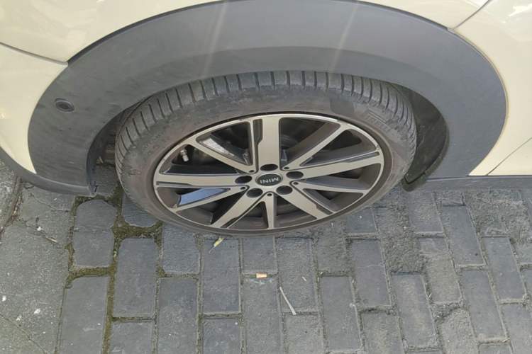 Used MINI 2023 1.5T COOPER Artist Five-Door Edition Left Front Wheel Hub