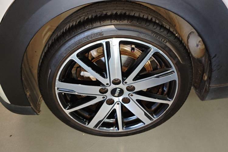 Used MINI 2023 1.5T COOPER Artist Five-Door Edition Left Front Wheel Hub
