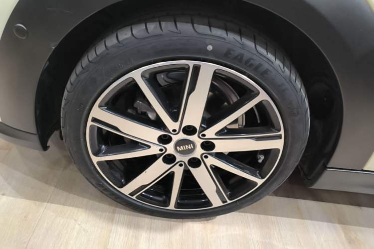 Used MINI 2023 1.5T COOPER Artist Five-Door Edition Left Front Wheel Hub